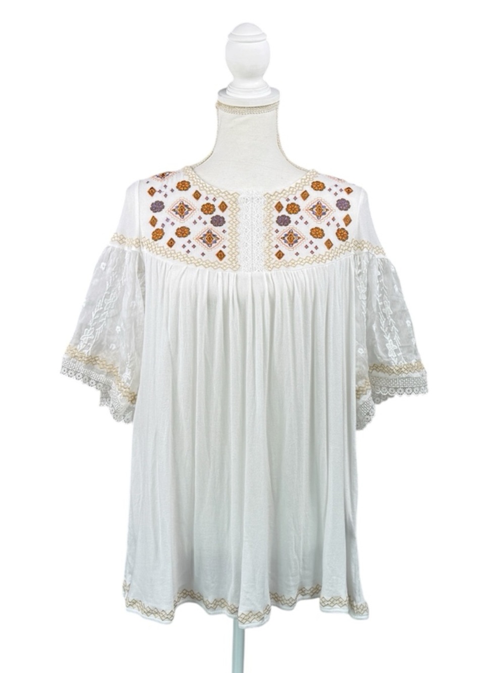 POL Clothing Embroidered Boho Babydoll Peasant Top Ivory Lace Trim Size Medium